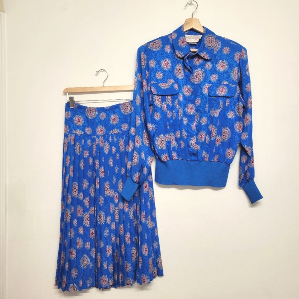 Castelberry Vintage 2 Pc Beautiful Blue Pasley Patterned Skirt Set With Blouse